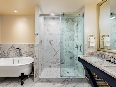 Suite Bathroom